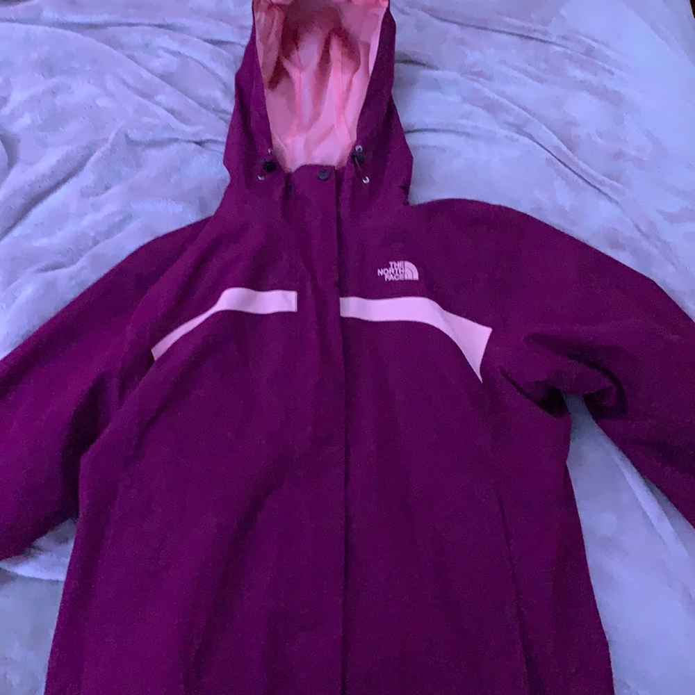 I’m selling a The north face winter jacket.